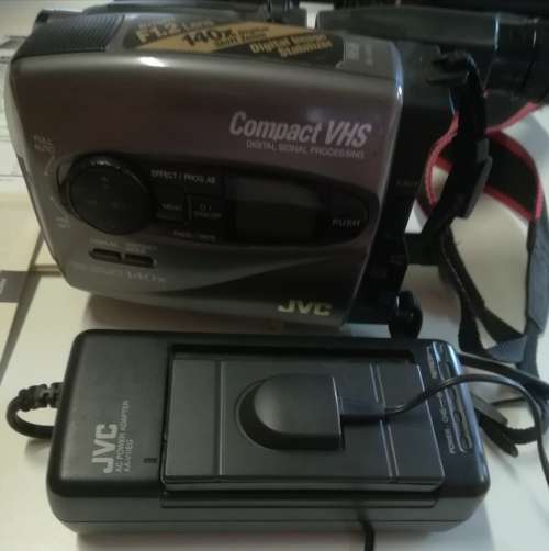 JVC VIDEO CAMERA MODEL GR - AX860. COMES WITH TRIPOD AND CARRY CASE & REMOTE CONTROL.