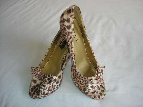 Stunning Animal Print Heels!!