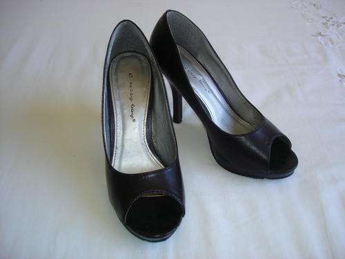 STUNNING BLACK SISSY BOY PEEPTOE HEELS!!