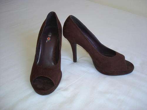 STUNNING BROWN SUEDE PEEPTOE HEELS!!
