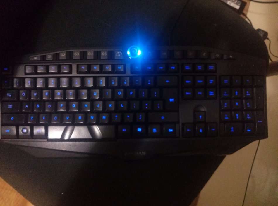 Zalman ZM-K400G Blue/Red LED USB Gaming Keyboard (Programmable Keys, No Reserve)