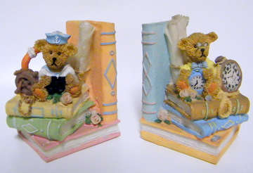 2 Very Detailed Teddies and Books as Small Bookends