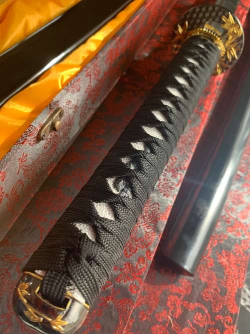 BLACK CANE LEAF SAMURAI KATANA -- FULL TANG --- BLOOD GROOVE --- SHARPENED