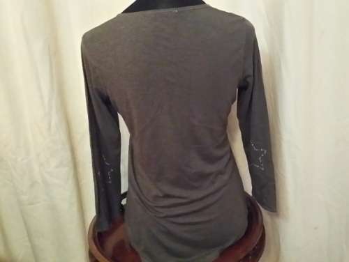 A FABULOUS PROMOD  LONG SLEEVE LADIES TOP GREY IN COLOR