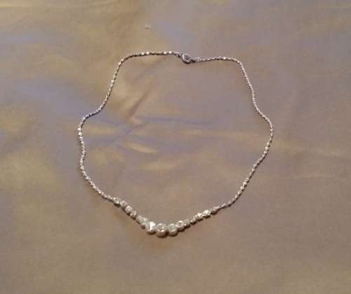 SILVER COLORED CRYSTAL STONES NECKLESS