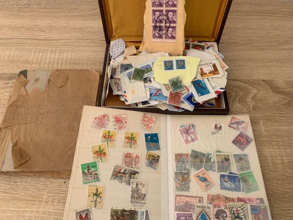 STAMPS  | OLD | FROM MANY COUNTRIES | PLEASE READ  LOOKING FOR A GOOD HOME