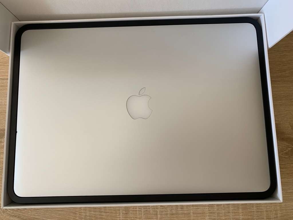 APPLE MACBOOK PRO 13" RETINA DISPLAY | 8GB RAM | i5 DUAL CORE | IN BOX | CRISP