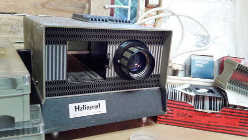 Halinamat semi-automatic slide projector