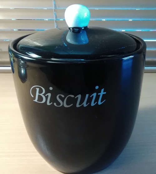 Biscuit barrel
