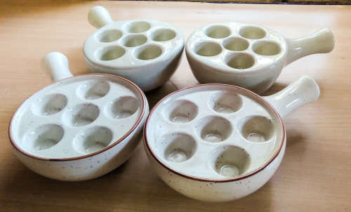 Drosdty and vitreous escargot dishes