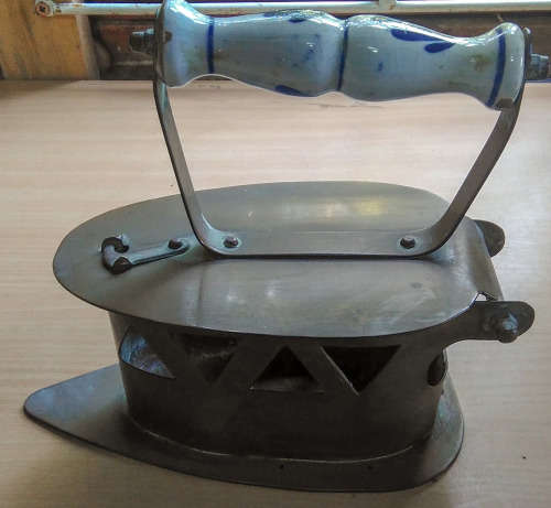 Brass coal iron with delft handle