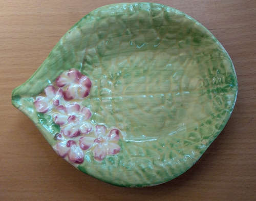 Clarice cliff leaf shape dish