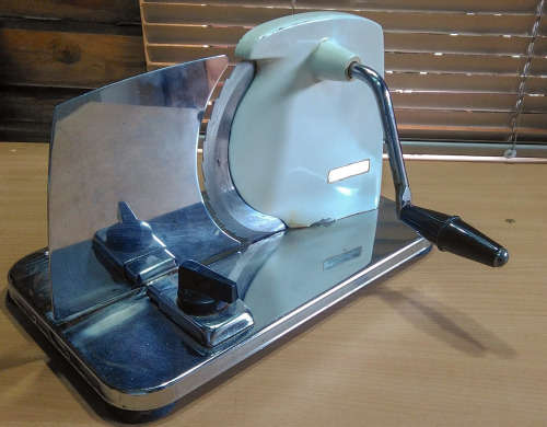 Pineware bread slicer