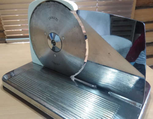 Pineware bread slicer