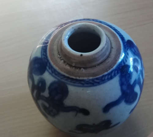 Small 19th century chinese jar
