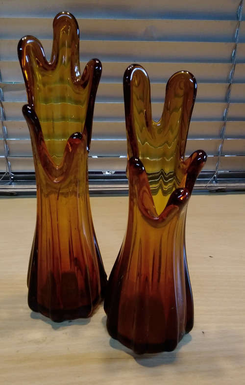 Swung vases