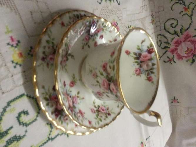 ROYAL ALBERT TEA TRIO COTTAGE GARDEN