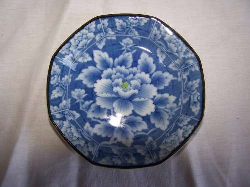 2 SMALL IMARI PLATES/PIN DISHES