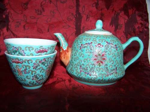 ORIENTAL TEAPOT WITH 2 CUPS