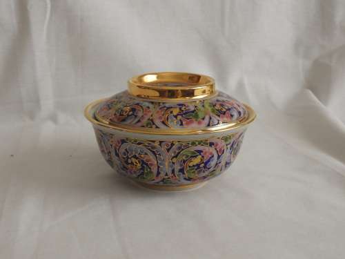 BRIGHT COLOURED BOWL WITH LID ( milk glass )