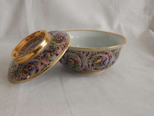 BRIGHT COLOURED BOWL WITH LID ( milk glass )