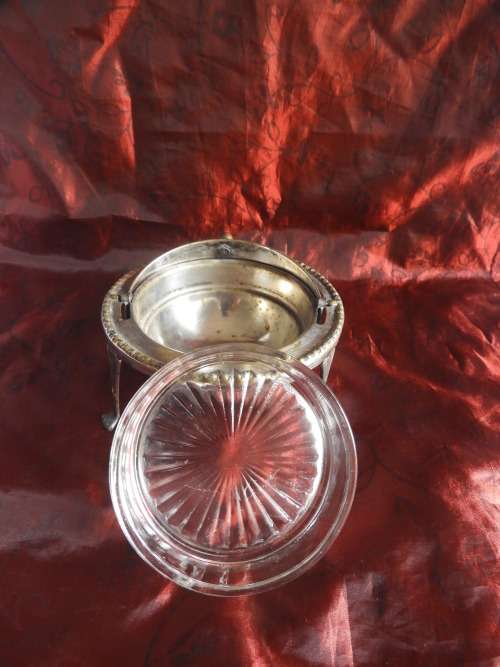 SWIVEL TOP BUTTER DISH