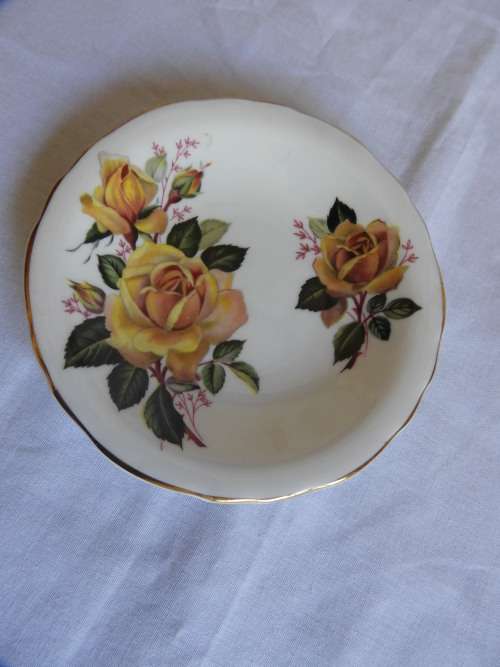 PIN BOWL WITH YELLOW ROSES