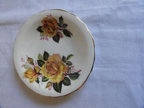 PIN BOWL WITH YELLOW ROSES