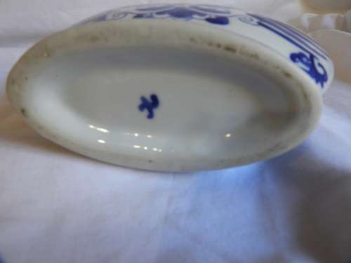 ATTRACTIVE BLUE AND WHITE VASE WITH DRAGONS