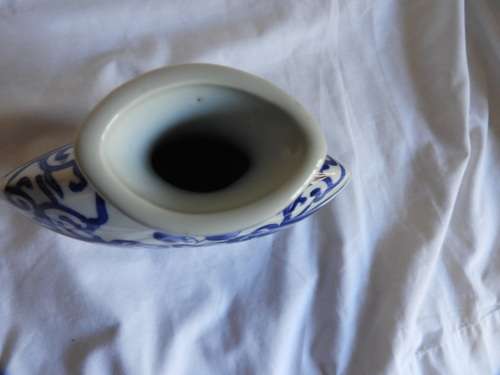 ATTRACTIVE BLUE AND WHITE VASE WITH DRAGONS