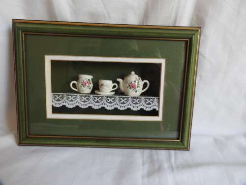 PRETTY TEA SET IN  BOXED FRAME