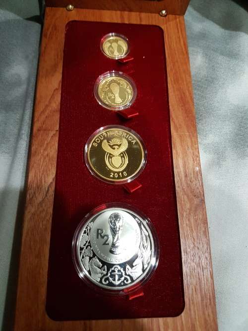 2010 FIFA SOCCER PRESTIGE GOLD SET WITH CERTIFICATE