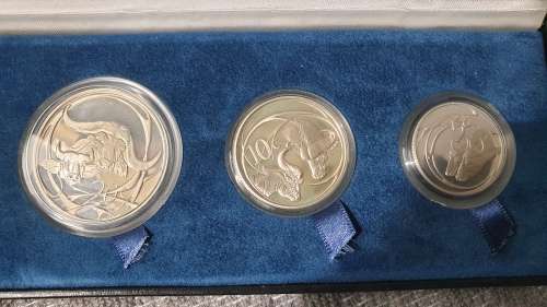 2001  SA MINT WILDLIFE PROOF SET AFRICAN BUFFALO CERT NO:359