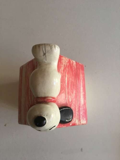 SNOOPY CHARACTER KENNEL CERAMIC MONEY BOX