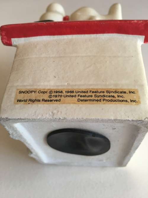 SNOOPY CHARACTER KENNEL CERAMIC MONEY BOX