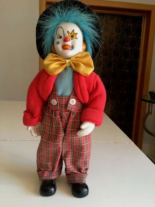 VINTAGE PORCELAIN CLOWN - CONVENT GARDENS LONDON ENGLAND
