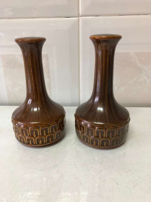 WEDGEWOOD ETURIA ENGLAND RETRO SALT AND PEPPER CELLARS