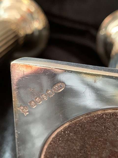 WALKER & HALL SHEFFIELD ENGLAND SILVER PLATED PAIR OF CORINTHIAN STYLE CANDLE HOLDERS