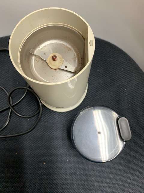BRAUN ELECTRIC COFFEE BEAN GRINDER - WORKING!!!