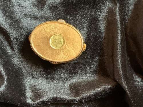 VINTAGE ESTEE LAUDER COLLECTIBLE KEEPSAKE CAMEO SOLID PERFUME YOUTH DEW GOLD TONE COMPACT