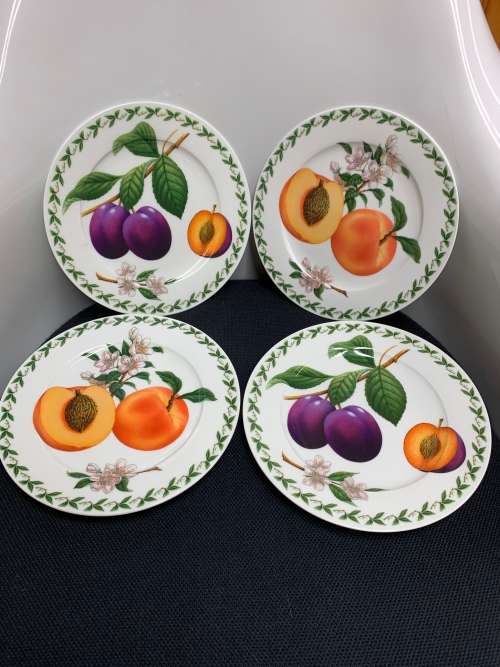 MAXWELL & WILLIAMS ORCHARD FRUITS PATTERN CAKE PLATES X 4