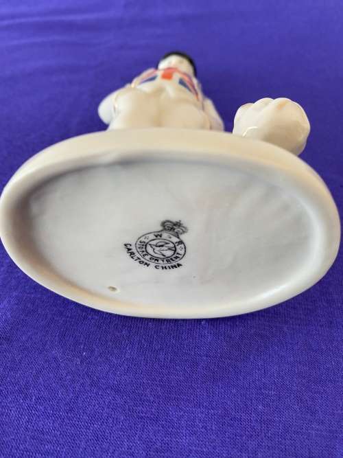 CARLTON CHINA WINSTON CHURCHILL & BULLDOG WITH UNION CRESTED CITY OF LIVERPOOL