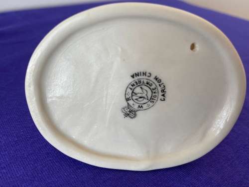 CARLTON CHINA WINSTON CHURCHILL & BULLDOG WITH UNION CRESTED CITY OF LIVERPOOL