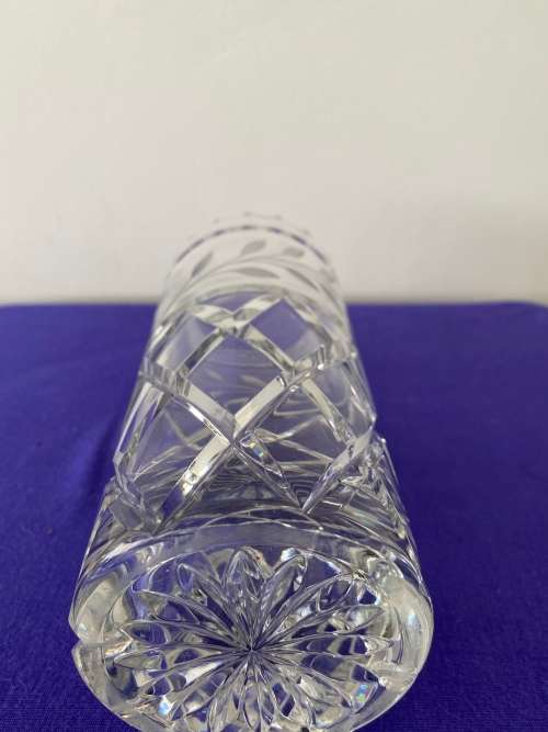 STUNNING LARGE CUT CRYSTAL VASE