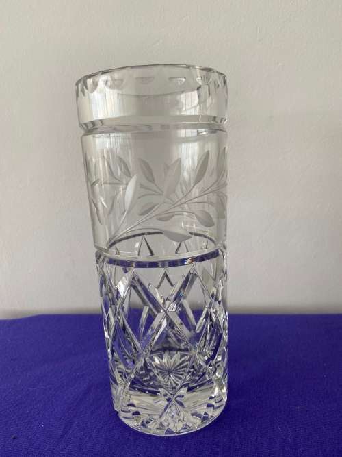 STUNNING LARGE CUT CRYSTAL VASE