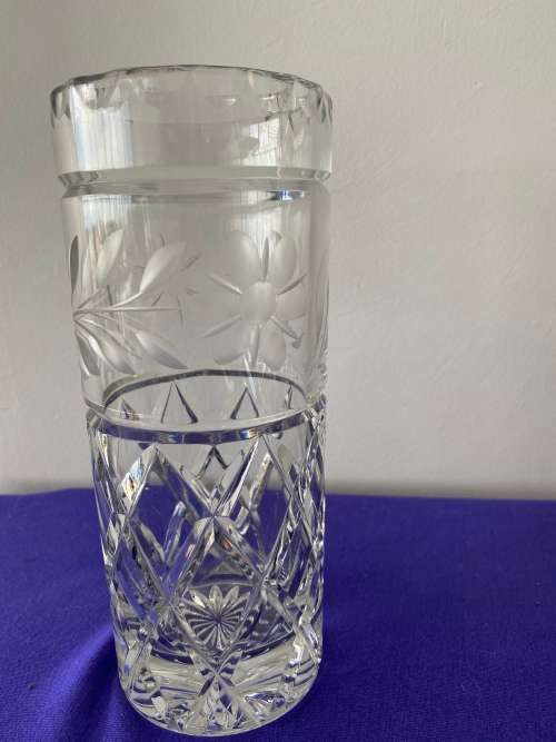 STUNNING LARGE CUT CRYSTAL VASE