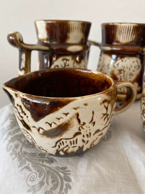 CRESCENT WARE 964 KRUGER PARK SA GLAZED CERAMICS SET OF MUGS X 3, SUGAR BOWL AND JAM POT and LID