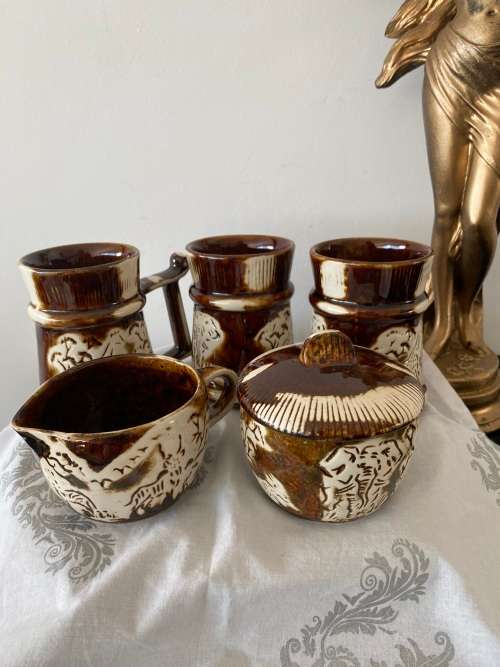 CRESCENT WARE 964 KRUGER PARK SA GLAZED CERAMICS SET OF MUGS X 3, SUGAR BOWL AND JAM POT and LID