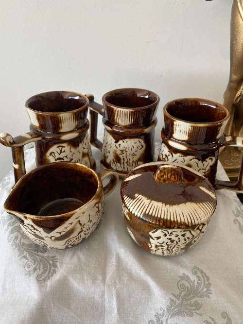 CRESCENT WARE 964 KRUGER PARK SA GLAZED CERAMICS SET OF MUGS X 3, SUGAR BOWL AND JAM POT and LID