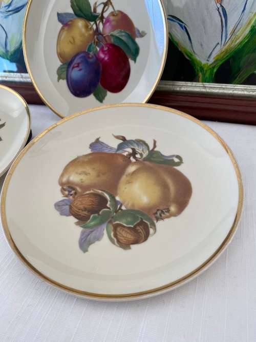 ROSENTHAL GERMANY PORCELAIN SIGNED EXOTIC FRUIT DECORATIVE GOLD RIMMED PLATES X 3